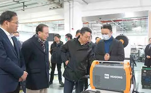 南昌市委常委、副市长王万征一行莅临上；；；；g真人国际集团总部考察