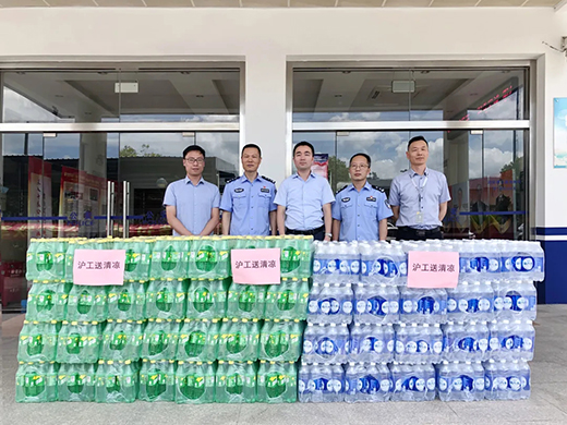 上海；；；；g真人国际慰问青浦区水上治安派出所民警！