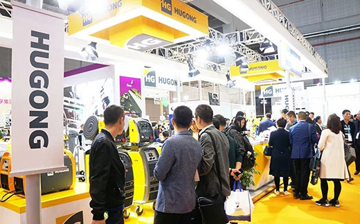 第二届进博会ag真人国际意大利CEA展位数字化焊机很受接待